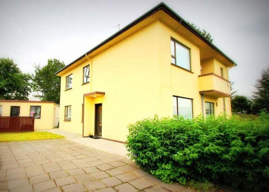 Akureyri Central Rooms Екстер'єр фото