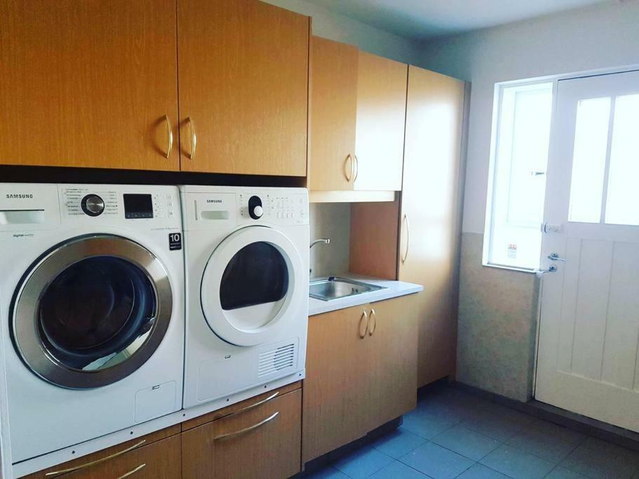 Akureyri Central Rooms Екстер'єр фото